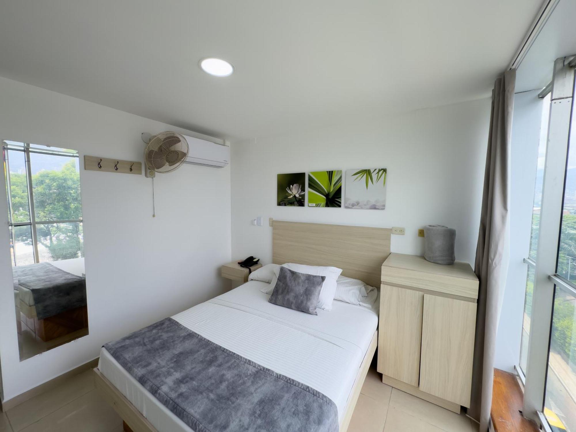 Hotel Alcaravan Medellin Exterior photo